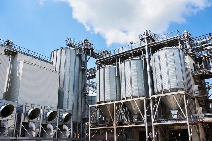 Benefícios e Aplicações do Braço Giratório com Talha Elétrica na Indústria